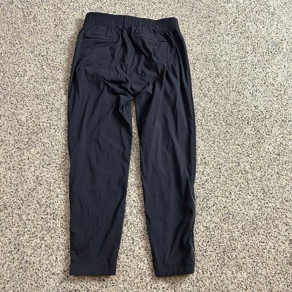 Athleta Mod Trekkie Crop Pants Size 4 Ripstop Black Nylon Outdoor Pull On 291743 - Picture 4 of 8